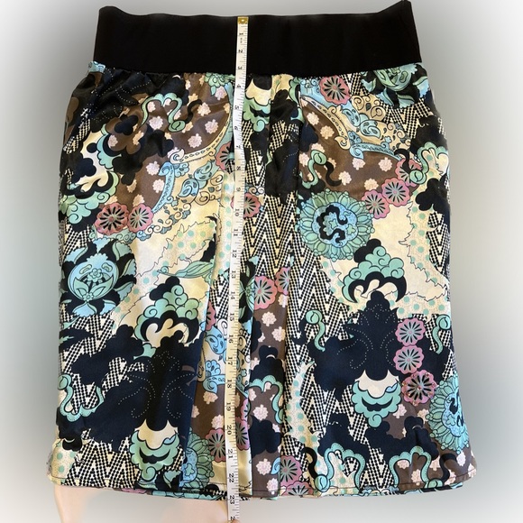 Maternity Skirt Size EU 40 (US Medium) NWOT flower pattern with embellishments - Picture 6 of 10